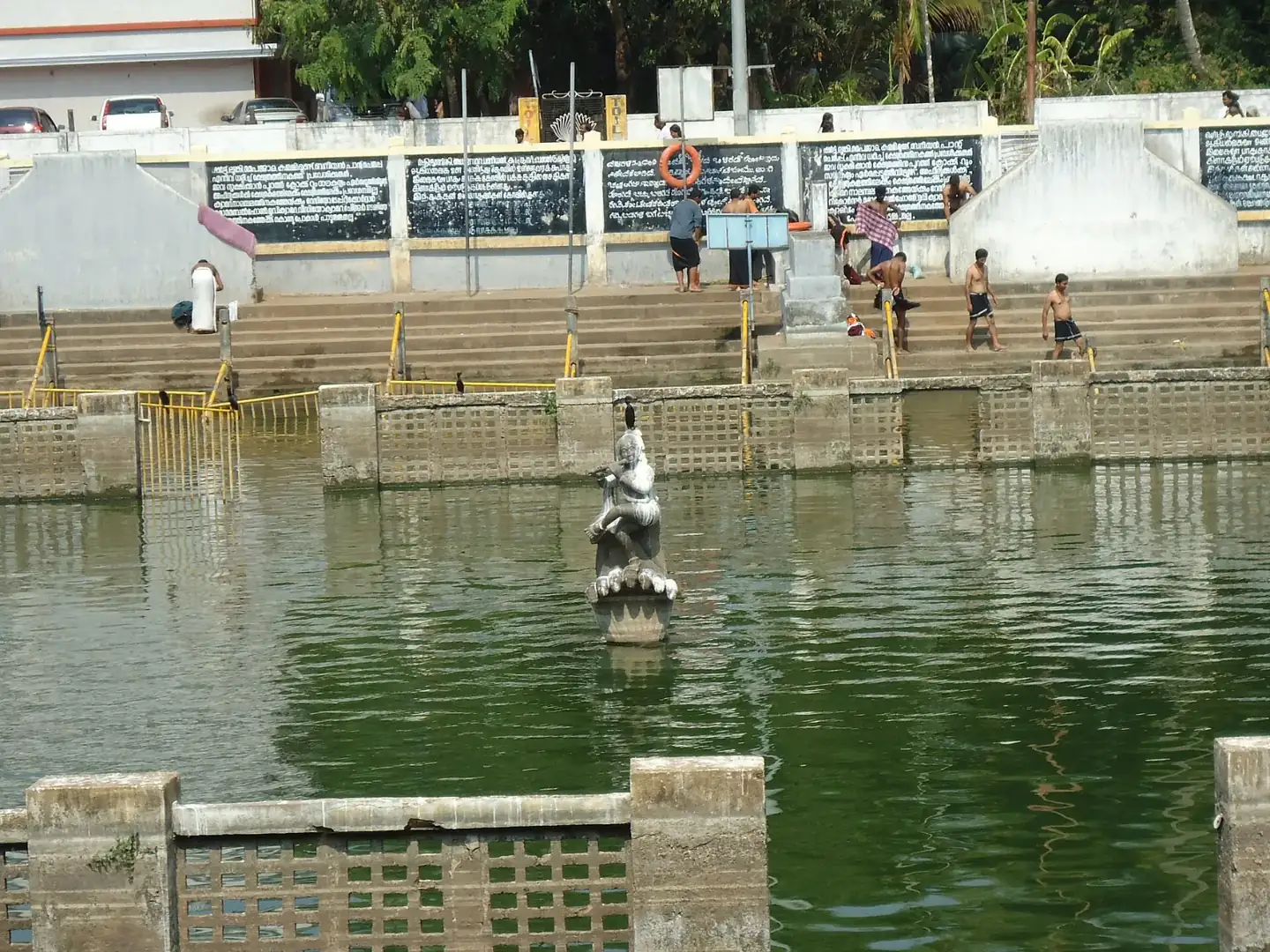 Statue of Kaliya Mardana in Guruvayoor Temple pond
