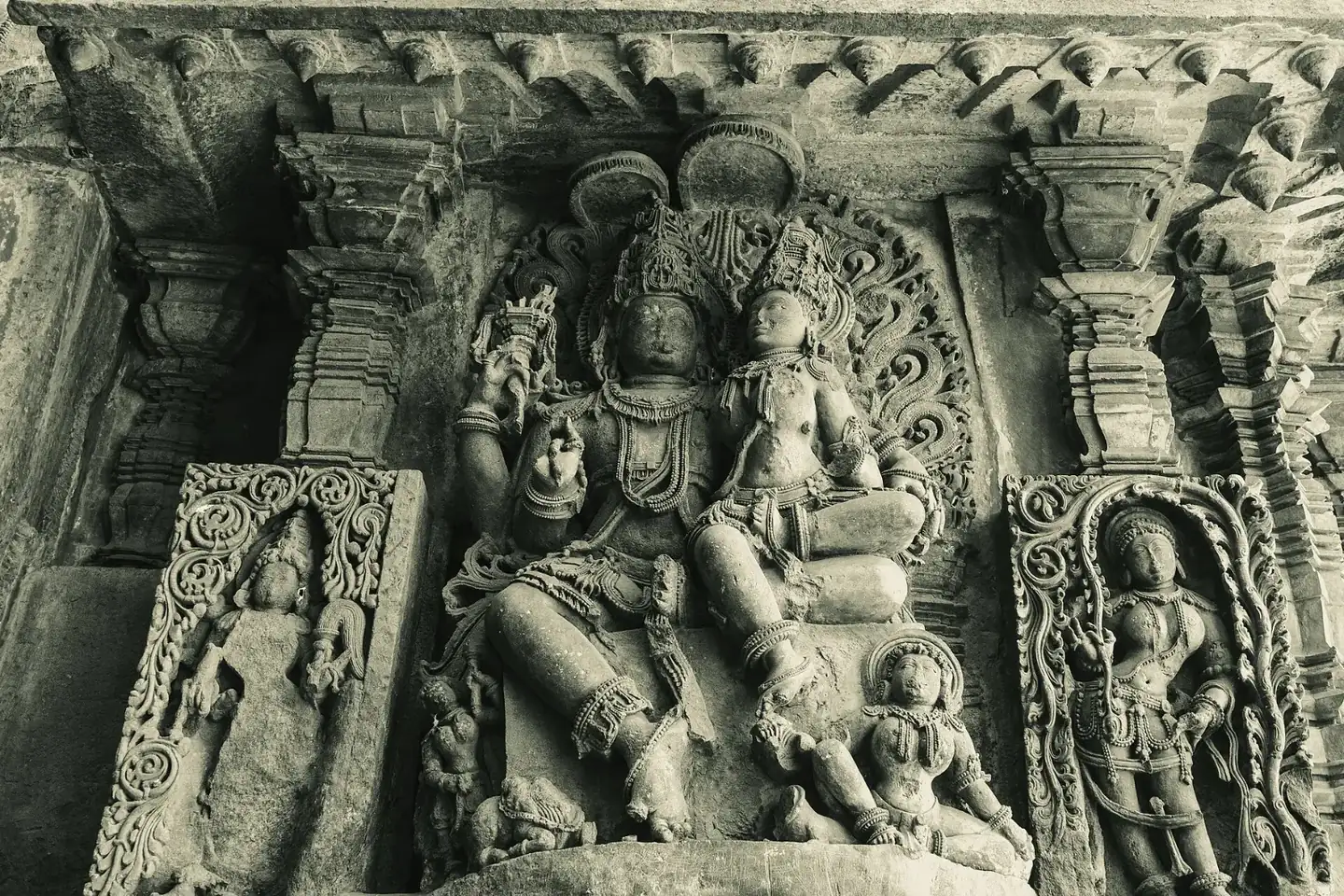 Sculptures at Hoysaleshwara temple
