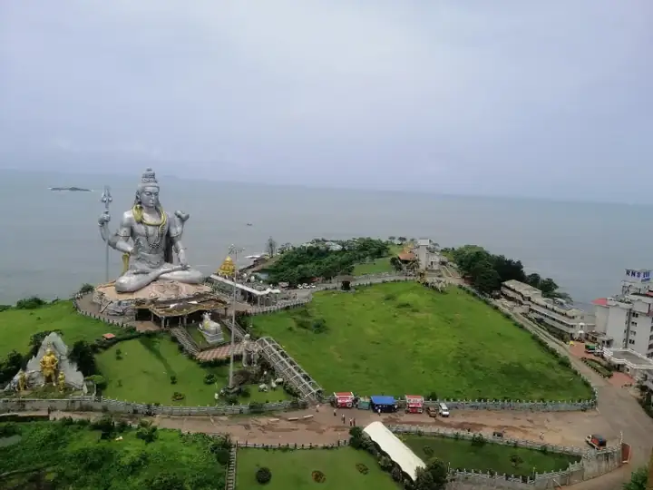 Shiva statue murudeshwar beach